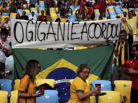 140330-Torcedores protestam durante a Copa das Confederações - Custódio Coimbra-Agência O Globo W540 100dpi